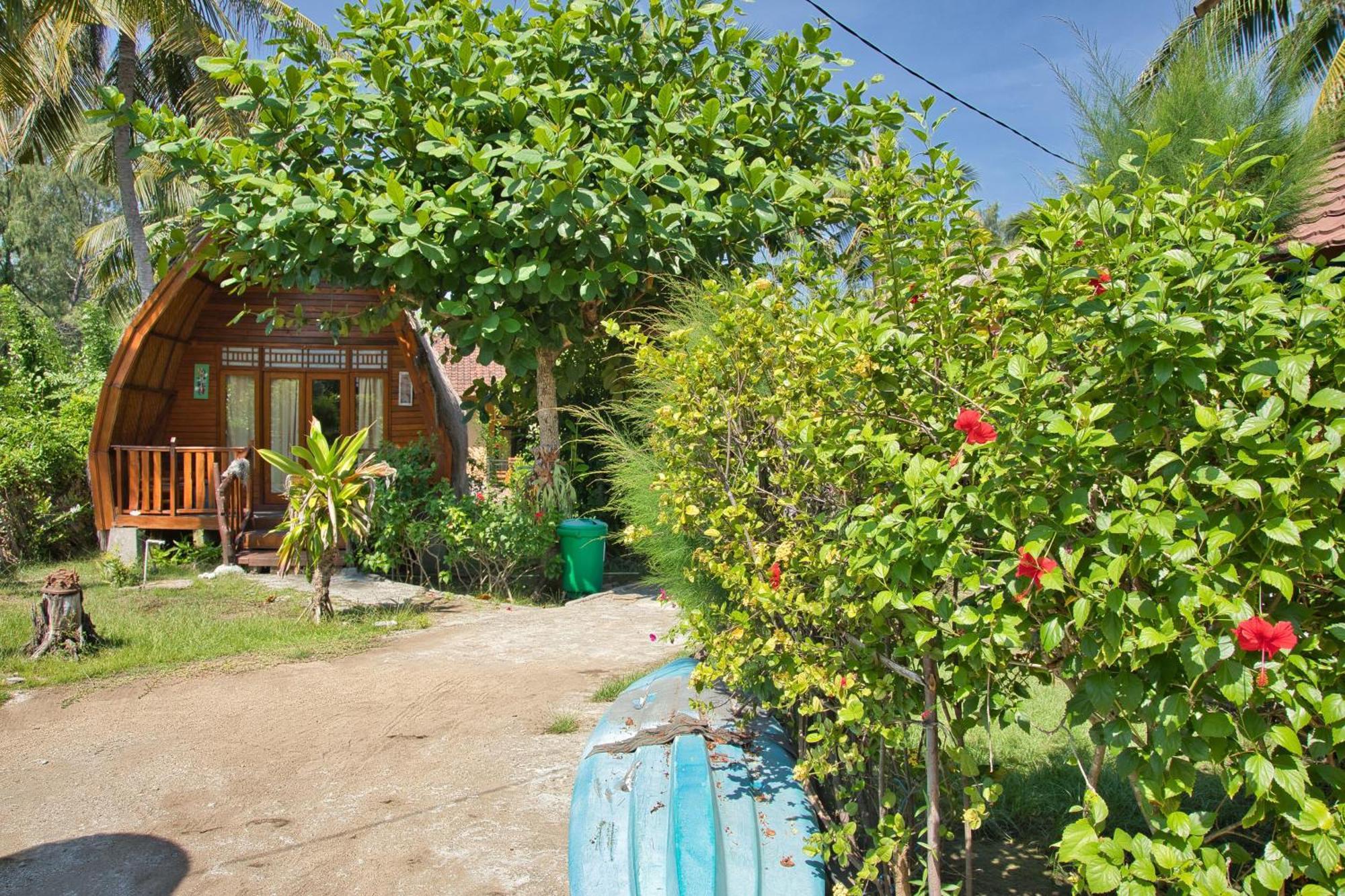 Bunga Bungalows Gili Meno Exterior foto